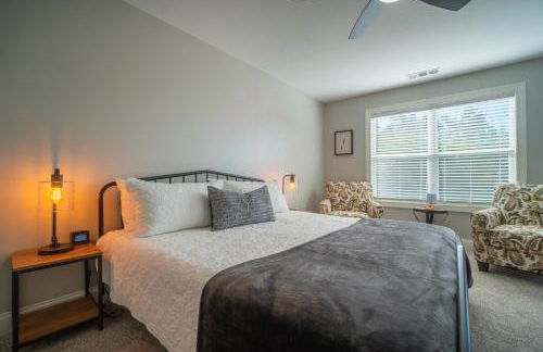 Par-Tee Haus I- Game Room & Hot Tub-Walk to Helen - Foto 74