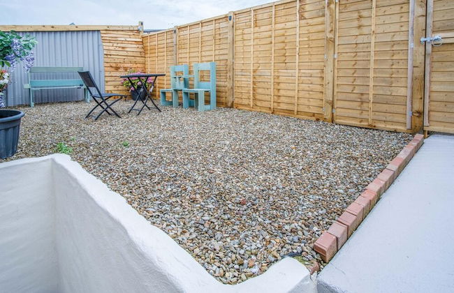 Clouds - 1 Bedroom Holiday Home - Milford Haven - Photo 37
