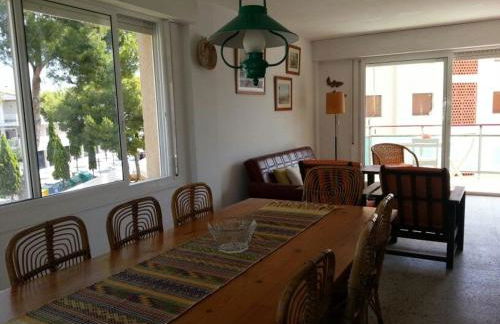 SPACIOUS FLAT WITH SEA VIEWS, FOR 8 PEOPLE WITH 3 BEDROOMS, 2 BATHROOMS and NEXT TO THE BEACH!! - Foto 20