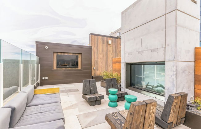 High Rise Luxury Condo With Lake & City Views - Foto 27