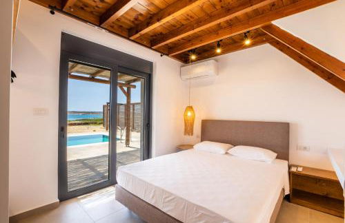 Cato Agro 3, Seafront Villa with Private Pool - Photo 13