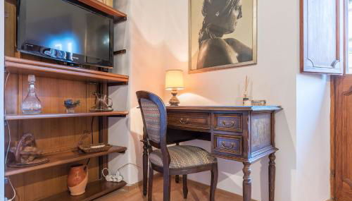 GuestHost - Montecitorio & Pantheon Stylish Flat - Photo 3