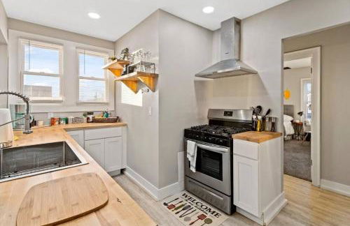 Chic & Spacious Fully Equipped 2BD Apt W/Parking - Foto 3