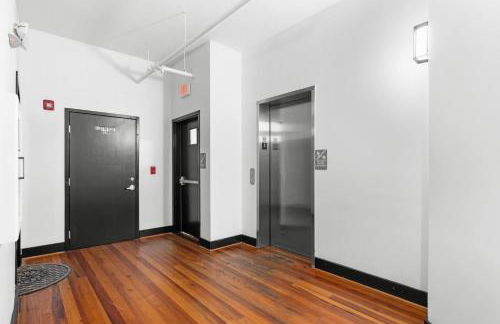 Downtown Loft- Steps away from Plant Riverside! - Foto 12