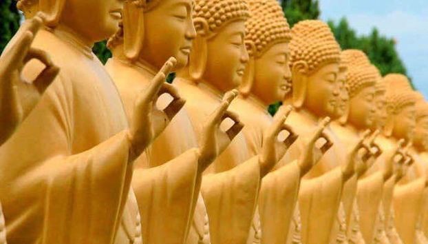 Tour por Foz de Iguazú - Foto 4, Estatuas doradas del Templo Budista