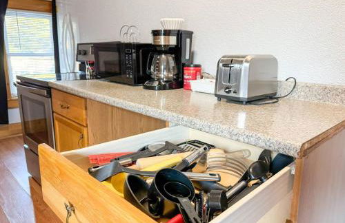 Manchester -Queen beds - Mins to MHT - W/D in Unit - Foto 36