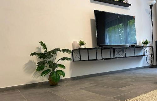 Spacious Apartment with Balcony - nearby Schlosspark - APOLONIAliving - Foto 43