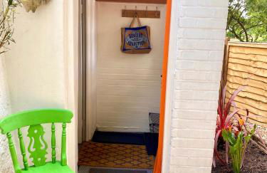 Holly Tree Cottage - 3 bedrooms and large garden with optional glamping double outside - Foto 29