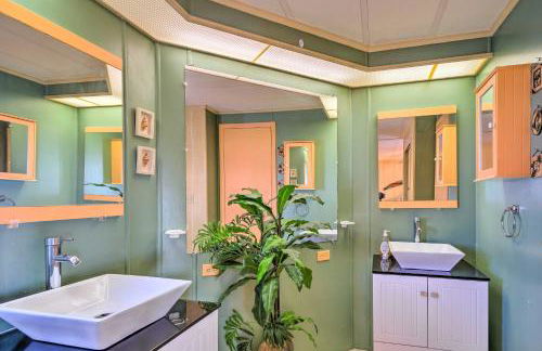 On-Site Canal Access St James City Home - Foto 16