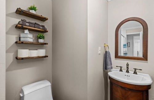 Imperial Porch Haven Cozy Fire Pit Fenced Yard - Foto 57