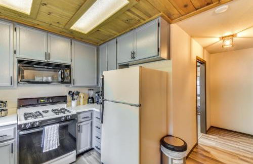 2 Mi to Mi-Wuk Village Cabin with Large Deck - Foto 8