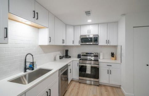 DT DFW Chic Free Parking and Pool In Medical District - Foto 23