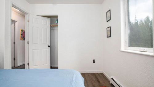 Sunflower Sanctuary - Photo 3