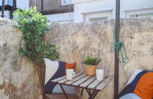 Sanjo Suite - Sleek 2BR Home with Parking & WIFI - Foto 20