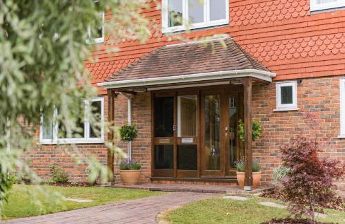 Luxury 5-Bed Country House with Hot Tub, Views & Games Room, Sleeps 12 - Kent Downs - Foto 3