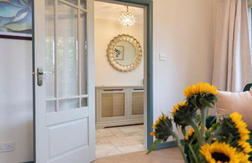 Hot Tub Free Parking 5 Bedroom Large Space - Photo 44