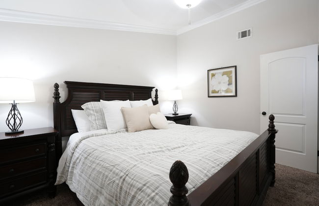 Sweet 4 bedroom, 3 bath plus Loft Bedroom, Pool Home - Photo 4