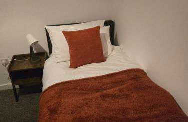 Conyngham Villa, Luxury Detached House, 6 Beds, 4BR,Large garden, Parking - Sleeps 8 - Foto 5