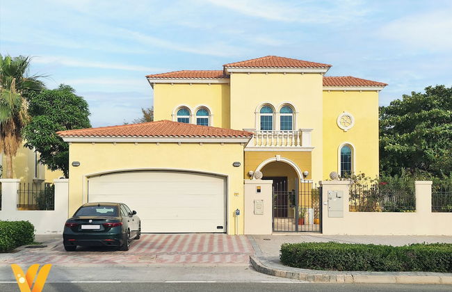 Venduras- Luxe 3BR Villa Jumeirah Park - Photo 25