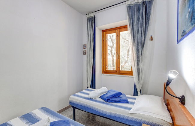 Restful Apartment in Cala Gonone with Balcony near Sea Beach - Photo 6