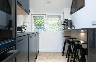 Amos Lodge Deluxe Accommodation - Photo 15