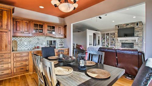 Grand Cabin with Hot Tub and Views - 3 Miles to Hiking - Foto 3