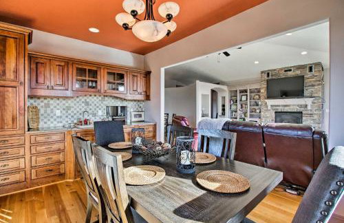 Grand Cabin with Hot Tub and Views - 3 Miles to Hiking - Foto 3