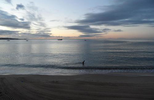 Grand Studio neuf face port et plage, parking privé - Foto 32