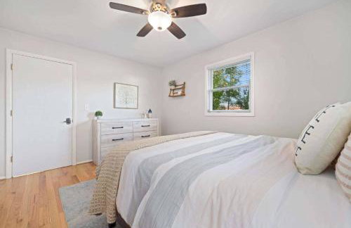 Relaxing Lakefront Retreat w/ Hot Tub & Dock - Foto 28