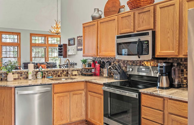 Mountain Escape With Game Room, Balcony & Stunning Views in the Poconos Christina - Foto 16