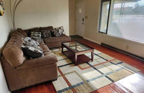 Spacious 4-bedroom home in quiet neighborhood - Foto 1