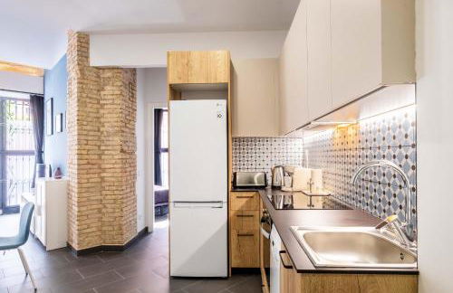 New and Modern Apartment with Comfy Beds - Photo 8