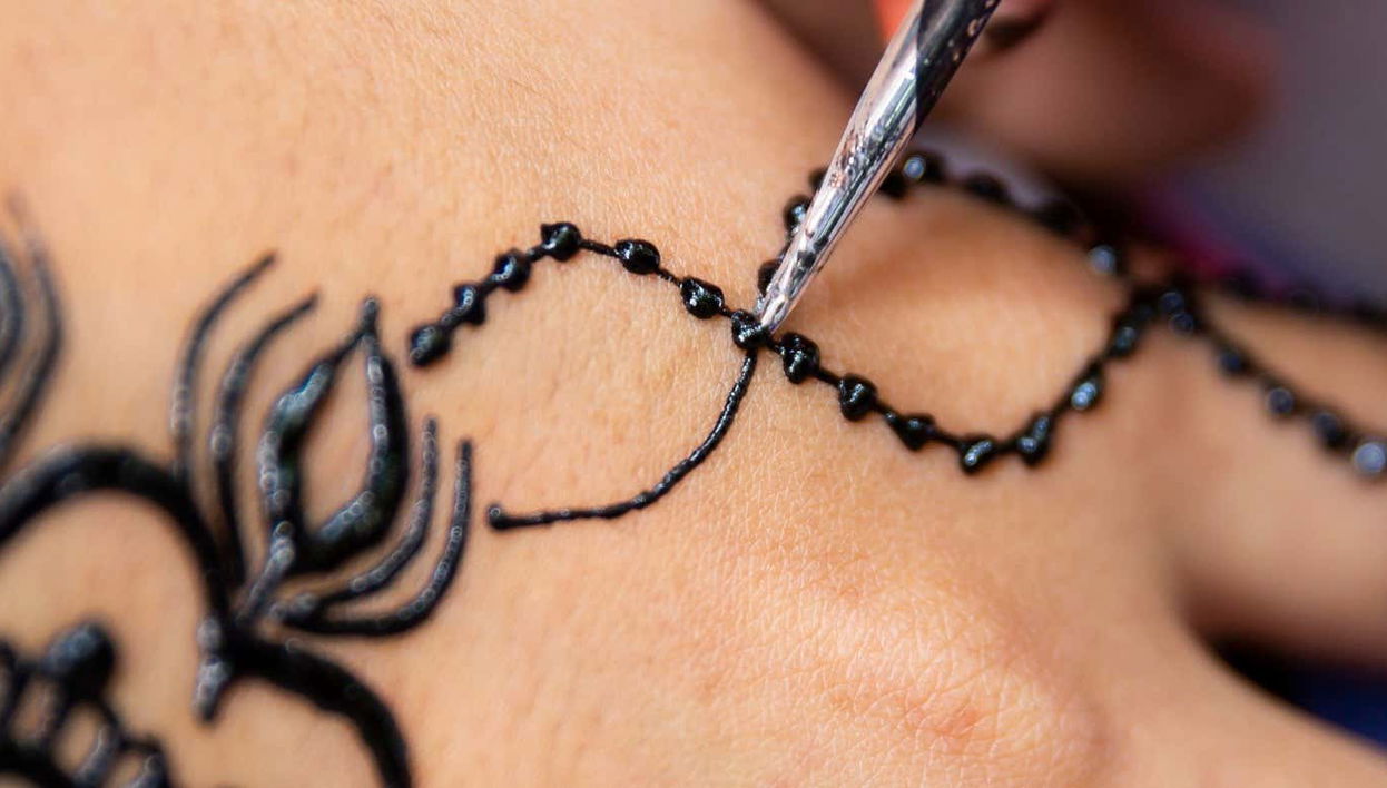 Taller de henna en Jasab