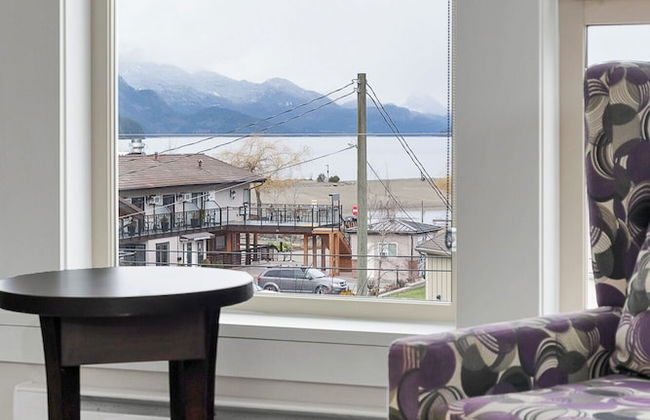 Rooftop Paradise Luxe 2BR Lake Views - Photo 22