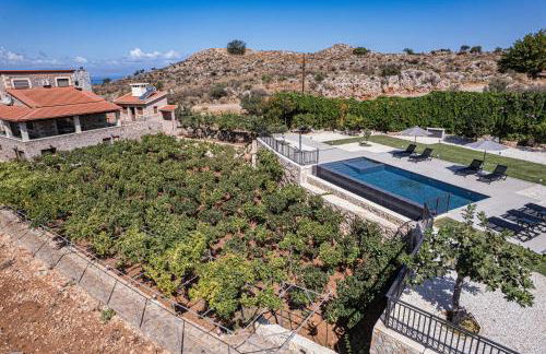 Villa Recluso-3 bd luxury country villa, huge heated pool with hydromassage, individual bbq & large yard, mountain view - Photo 46