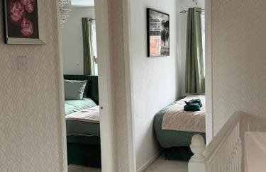 Spacious Modern 3 Bed Home Near Batley Train Station with Free Parking - Foto 12