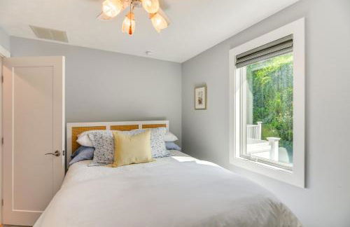 Coastal-Modern Home Less Than 3 Mi to Charlestown Beach! - Foto 21