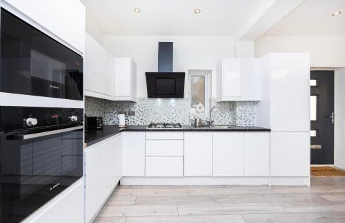 Modern 3 Bedroom Apartment with Ensuite - Foto 36