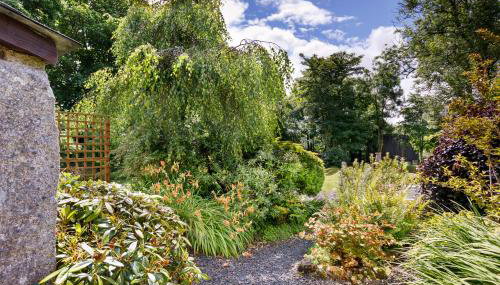 Little Leighs - Photo 2