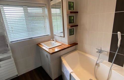 Modern 3-Bedroom villa, 3 Parking Spaces, WiFi - Foto 10