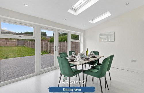 Tipton 3 Bedroom House Garden Sleeps 7 - JRR Stays - Foto 18