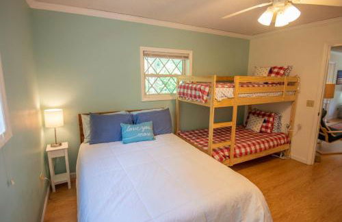 2Bd Riverfront with Expansive Outdoor Space, River Access, Fire Pit - Foto 15