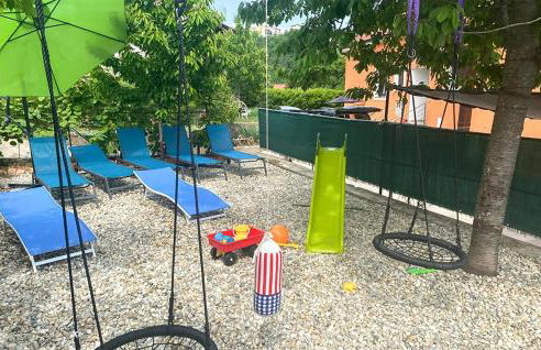 5 Bedroom Amazing Apartment In Viskovo - Photo 23