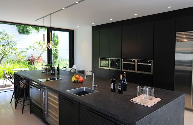 Luxurious Coastal Villa w Pool & Garden - Foto 20