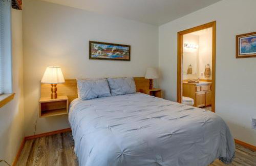 Resort-Style Klamath Falls Home, Golf Course View! - Foto 19