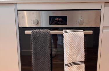 Stunning, newly refurbished flat - Photo 10