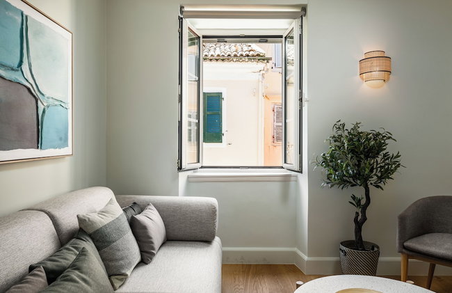 Petite Town Hall Apartment by Konnect, Old Corfu Town - Photo 13