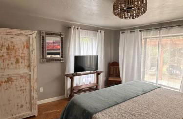 2 bedroom, large fenced yard, 3 mins from farmers market - Foto 8