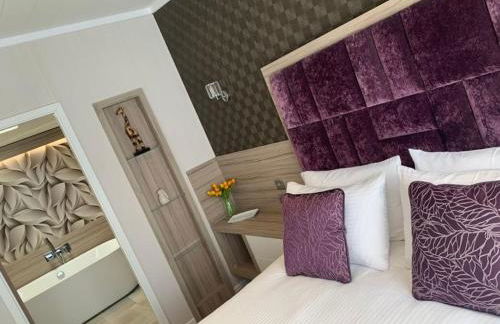 Muscovy Lodge with Hot Tub at Tattershall Lakes Country Park - Foto 27