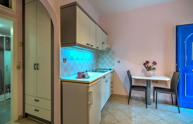 Bbq, Balcony, 42mbps, King, Backyard, Full Kitchen-1 - Photo 8